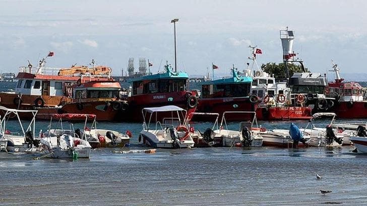 Tekirdağ'da fırtına; eğitim uçuşları iptal edildi, balıkçılar denize açılamadı